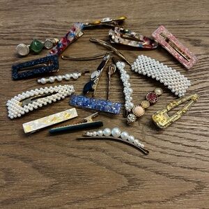 Assortment of 20 Hair clips